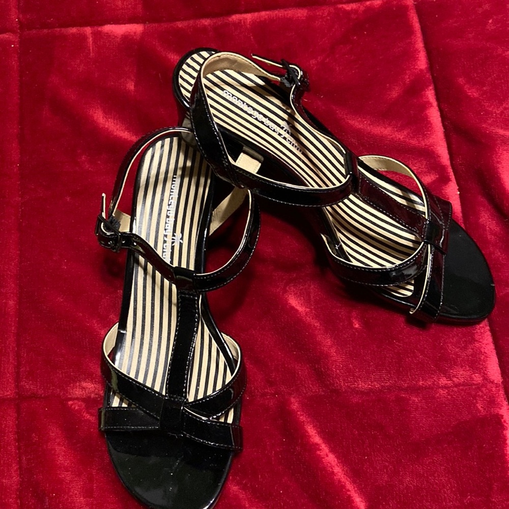 Montego Bay Club Black Sandals, adjustable straps, 1 1/2 inch heel